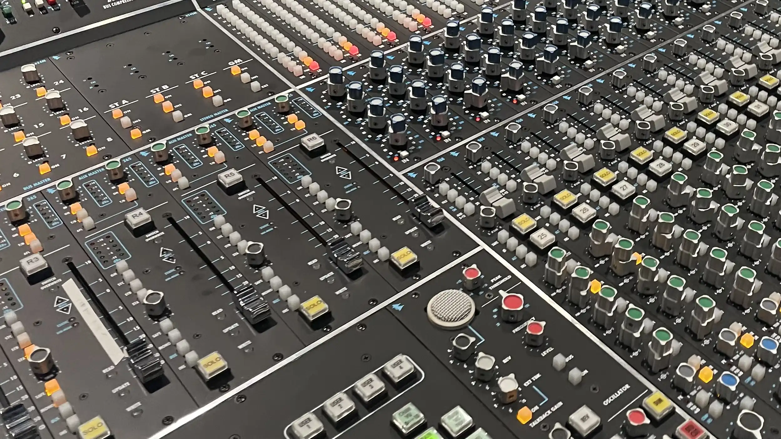 楽曲制作依頼の流れとテンプレート解説イメージ